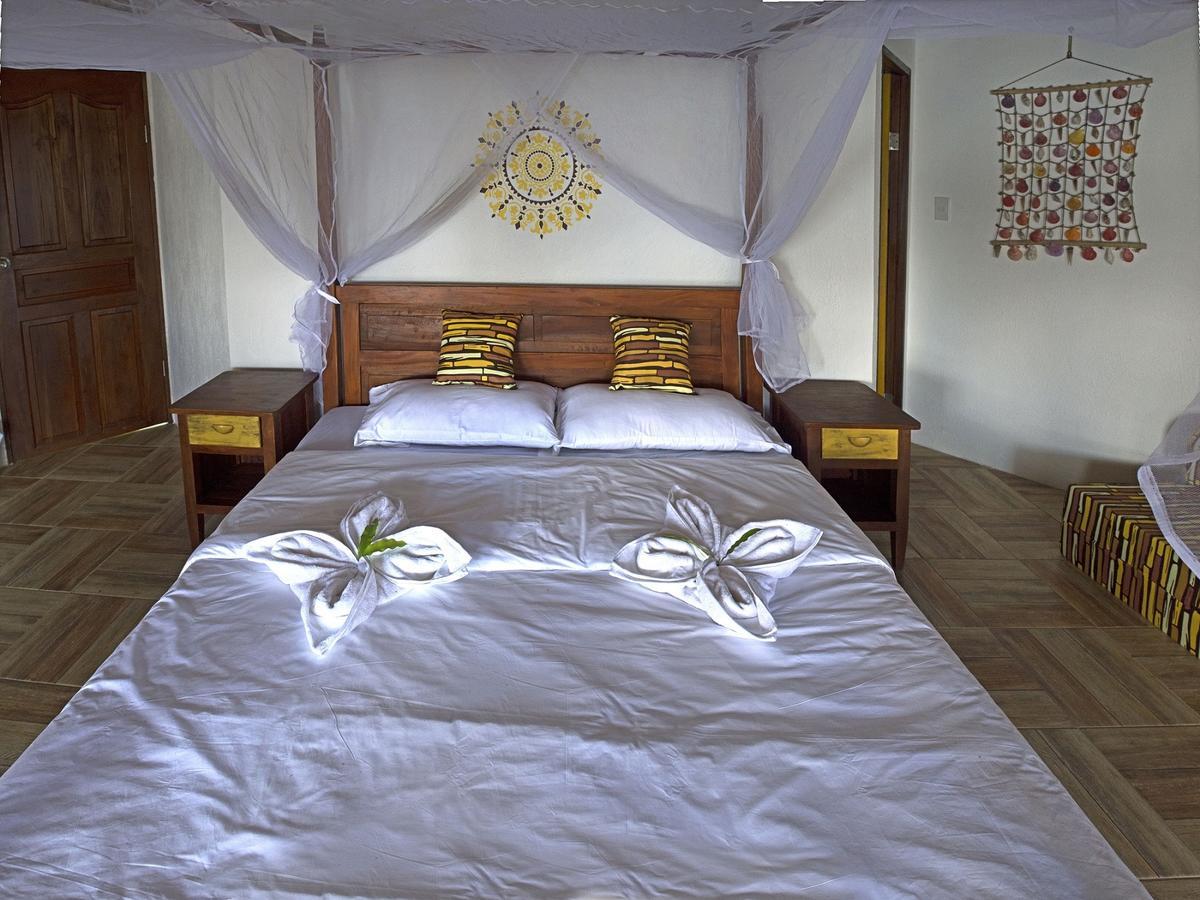 Iris Island Eco Resort Бусуанга Екстериор снимка