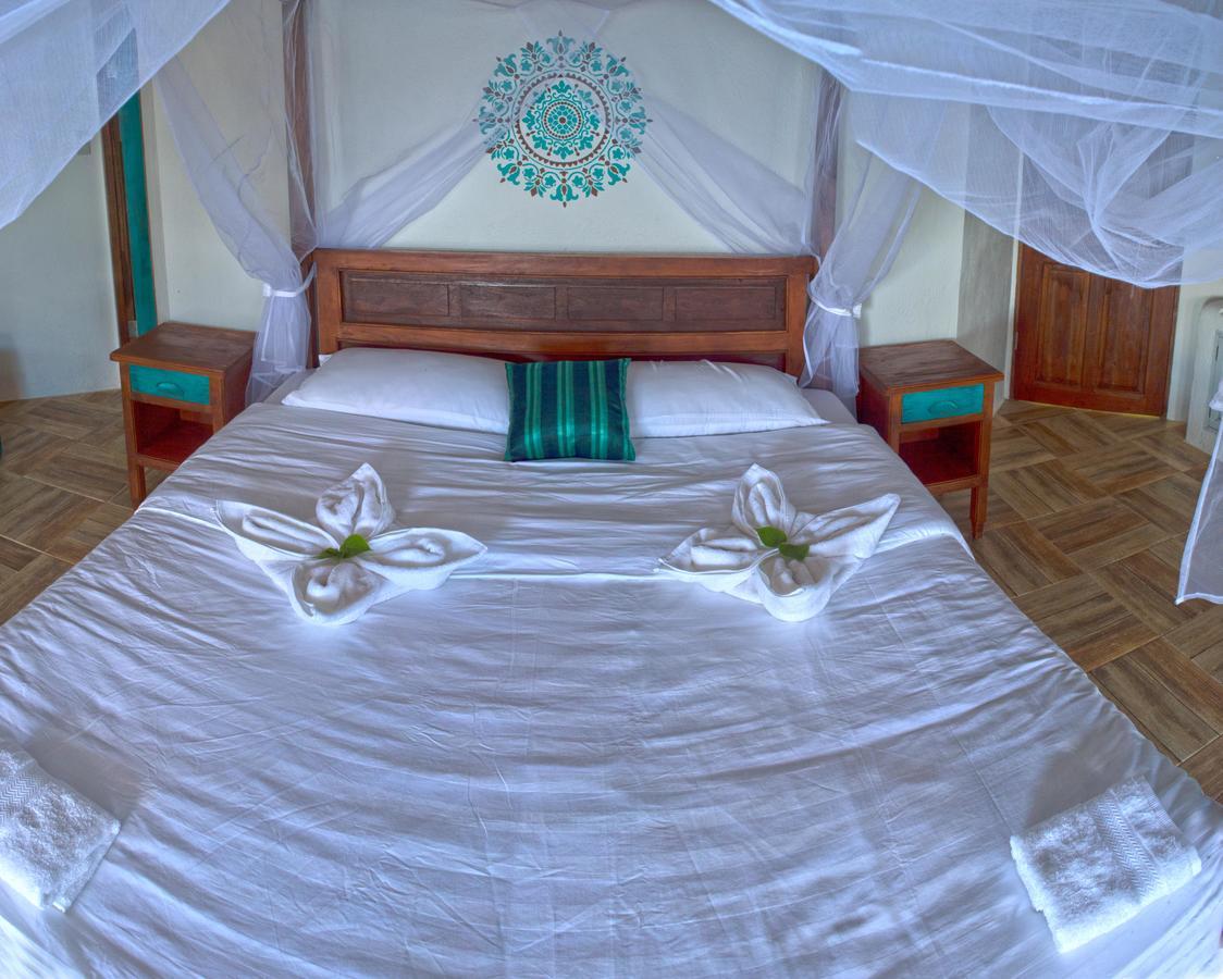 Iris Island Eco Resort Бусуанга Екстериор снимка